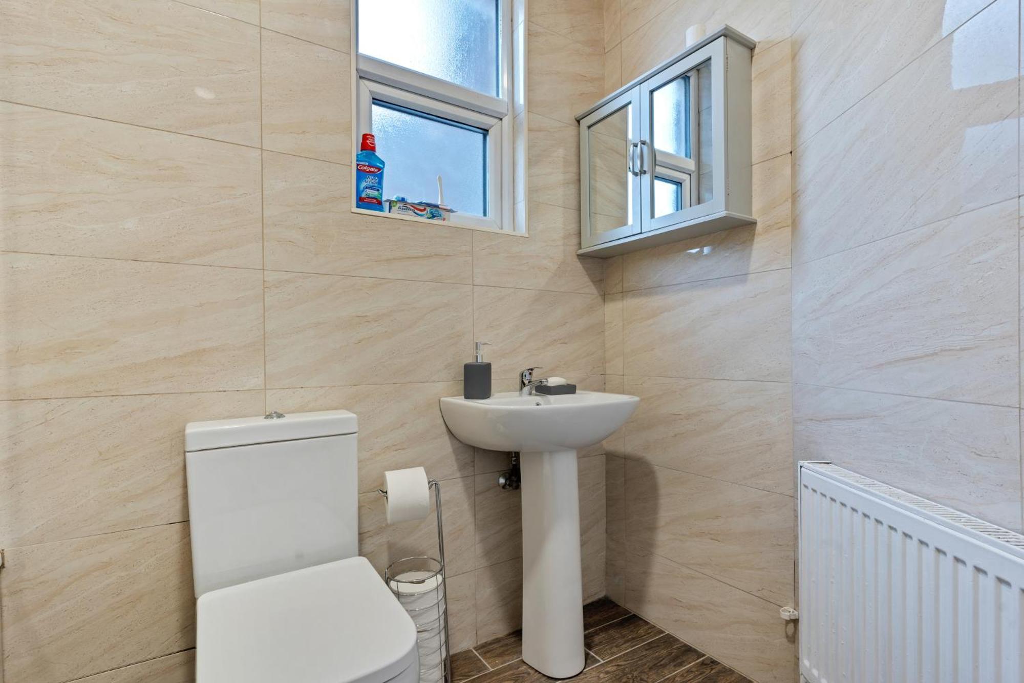 Stylish 2 Bed Near Londra