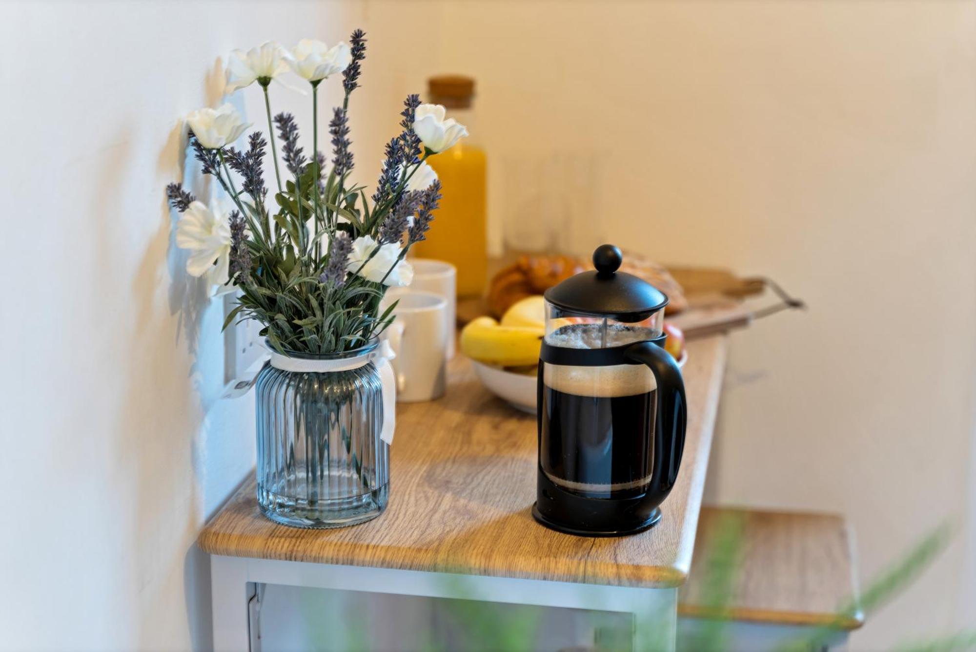 Stylish 2 Bed Near Apartament *